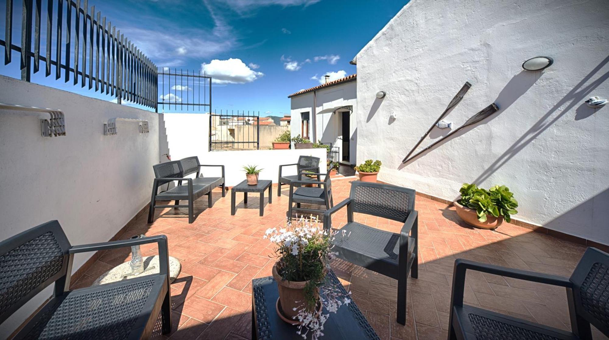B&B Antica Dimora Олбия Екстериор снимка