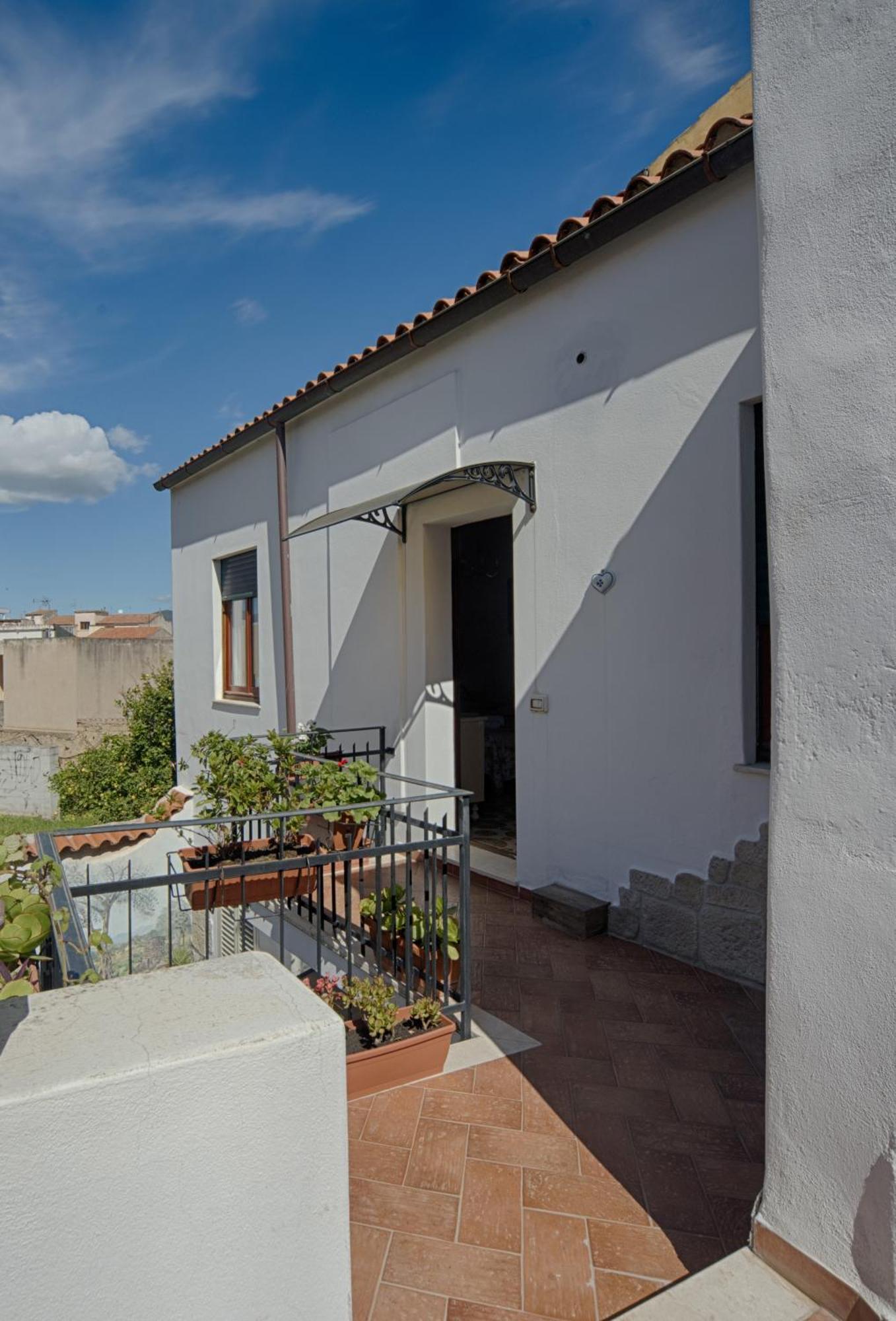 B&B Antica Dimora Олбия Екстериор снимка